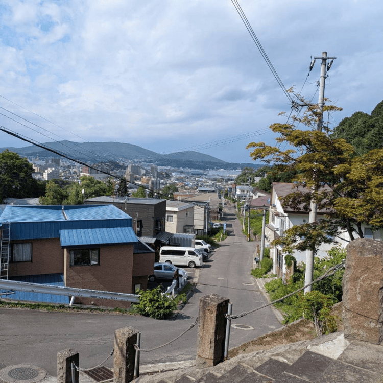 小樽市潮見台の宗圓寺付近から見下ろす街並みと景観